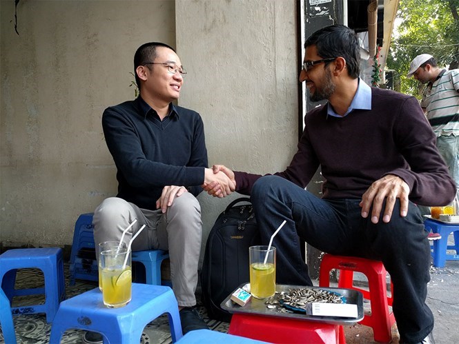 Google CEO Sundar Pichai with Flappy Bird's father Nguyen Ha Dong